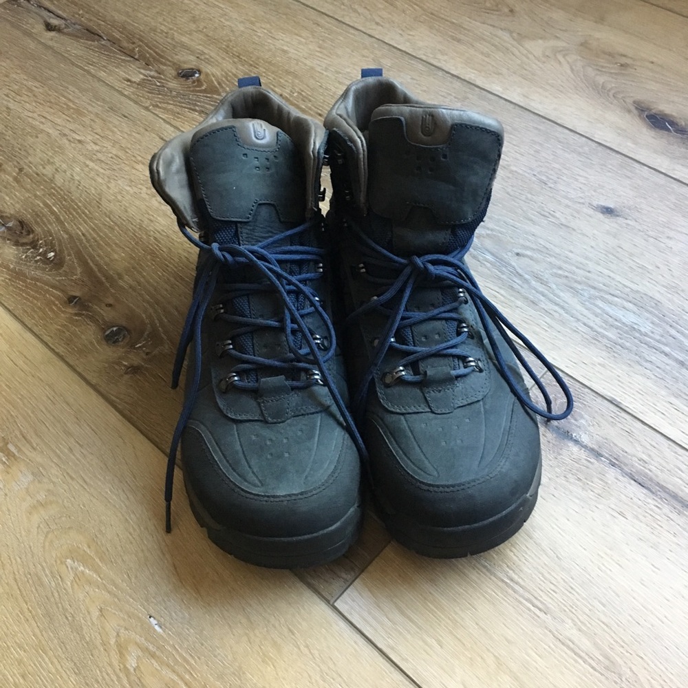 NWOT Teva Men’s Arrowood Riva Mid Waterproof